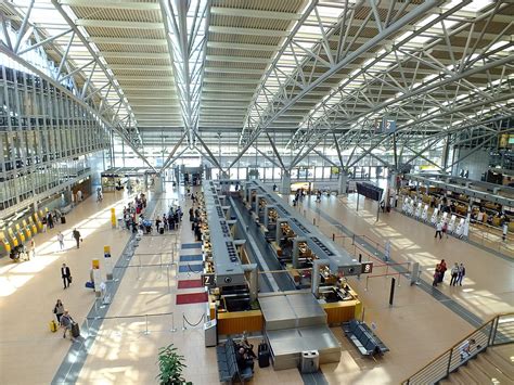 Lotnisko w Hamburgu Hamburg Airport Helmut Schmidt Największe