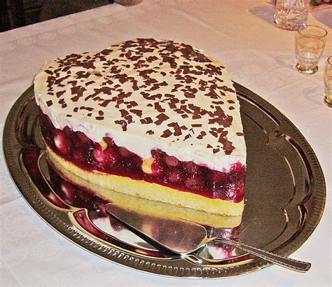 Windbeutel Kirschtorte Ein Sch Nes Rezept Chefkoch De