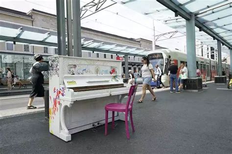 Pianos Égarés Pianos en libre service et concerts avec un piano à