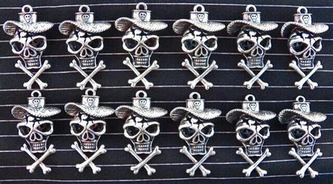 Pin By Marissa Massey On ★ Toxic ★ Crossbones Texas Style Tophatter