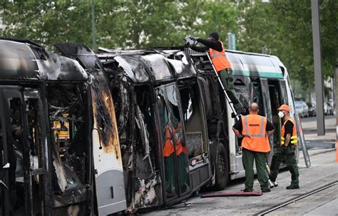 Mort De Nahel Les Bus Et Trams D Ile De France Arr Teront Leur