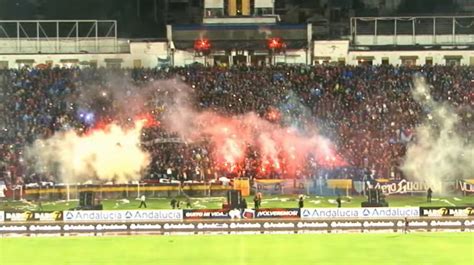 D Quito Presenta A Su Plantel En Medio De Una Fiesta Con Su Hinchada