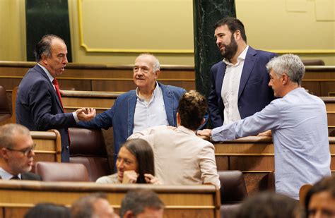 El uso del euskara catalán y gallego ya es oficial en el Congreso pese