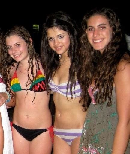 Blog De La Tele Selena Gomez En Bikini En Los Juegos Disney