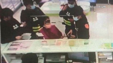 詐團冒充兒「急需用錢」！老婦跑銀行 桃園警合力阻匯10萬元 三立新聞網 Line Today