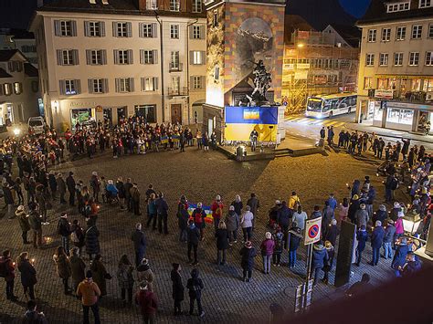 Hunderte Demonstrieren Gegen Den Krieg