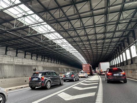 Autostrade Liguria Incidente In A Coda Di Km Tra Voltri E Pegli