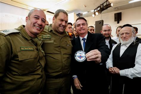 Viagem A Israel Bolsonaro Condecora Brigada Israelense Que Participou