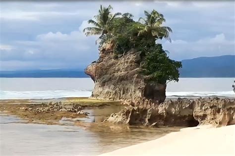 Eksotisnya Pantai Batu Guri Permata Tersembunyi Di Pesisir Barat