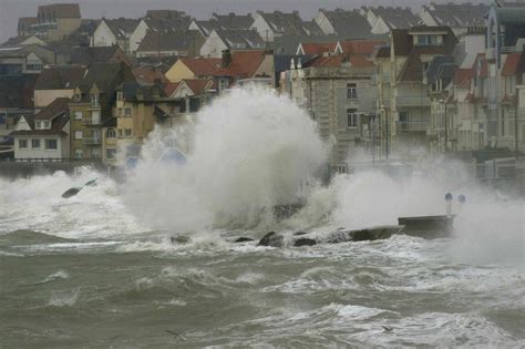 Meteo Les Exceptionnelles Images De La Temp Te Sur La C Te Atlantique