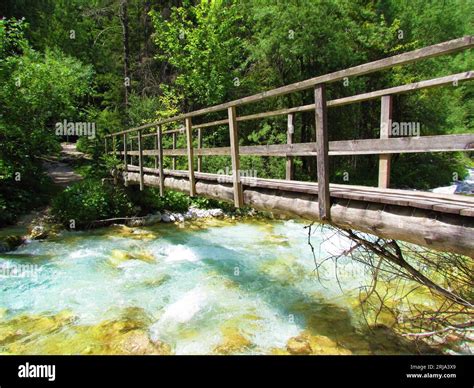 Holzbrücke über den Fluss Triglavska bistrica im Vrata Tal in den