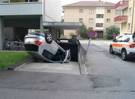 Auto Landet Auf Dem Dach Polizeinews Ch