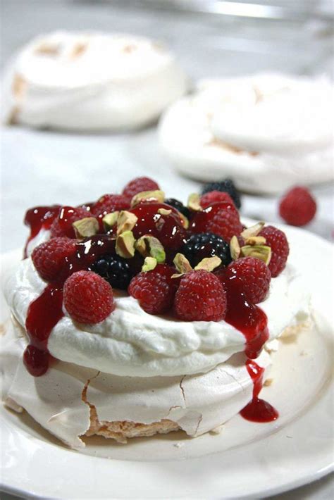 Classic Berry Pavlova Recipe Quiero Postre