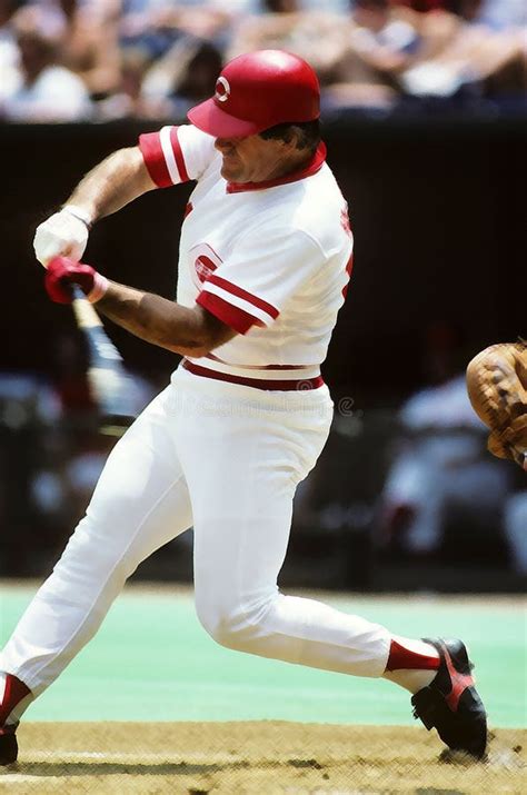 Pete Rose Of The Cincinnati Reds Editorial Photo Image Of Hitting