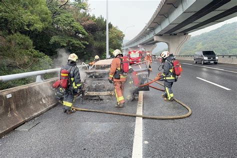 [新聞] 國道五楊高架林口爬坡道 Wish火燒車 2人迅速下車逃命 Car板 Disp Bbs