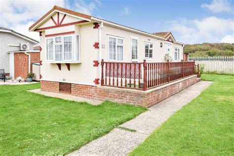 Kings Park Village Canvey Island 2 Bed Property £140000