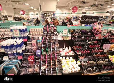 Store Normal In Paris Stock Photo Alamy