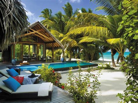 Shopping in Maldives for Authentic Products | Outlets, Shopping Malls ...
