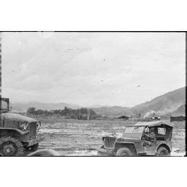 ImagesDéfense Une jeep embourbée au campement de la base arrière du