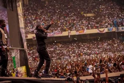 Musique pari gagné pour le chanteur Ferré GOLA au stade des Martyrs