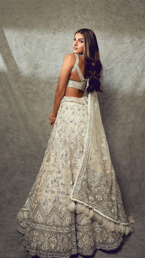 Tara Sutaria S Best Wedding Outfits For Bridesmaids