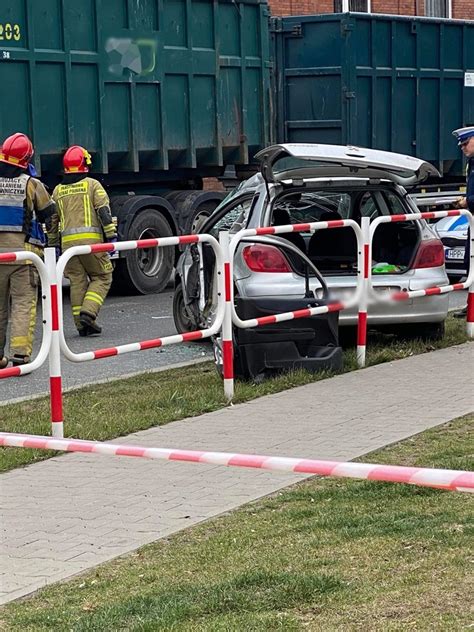 Wypadek Na Skrzy Owaniu Ul Piastowskiej I Matejki Droga Jest Zablokowana