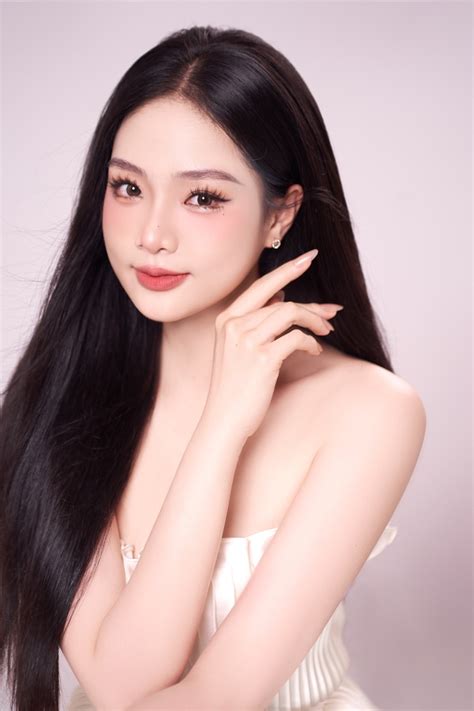 Nhan sắc ngọt ngào của hot girl ảnh thẻ Châu Anh sau khi sinh con đầu