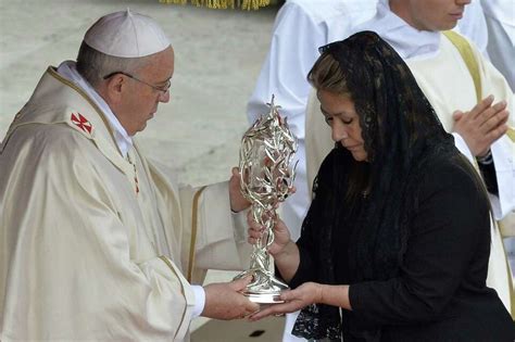 Osteen Meets With Pope Francis At Vatican