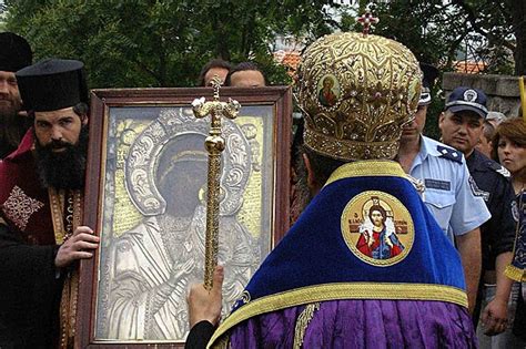 Чудотворната икона от Бачковския манастир изцелява стотици