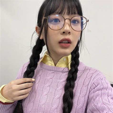 데아 On Twitter 안경 하니 무조건 레전드 Wmhksmlpfn Twitter Purple