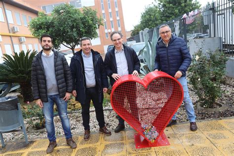 Corazones Solidarios Para Reciclar Tapones En Los Ies