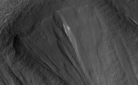 Dusty Water Ice In Mars Dao Vallis Nasa Jet Propulsion Laboratory Jpl