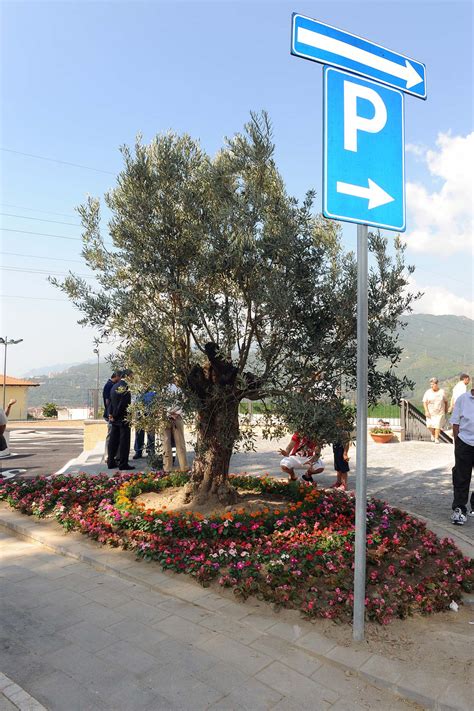 Il Sindaco Di Salerno Vincenzo De Luca Ha Inaugurato Il Parcheggio Di