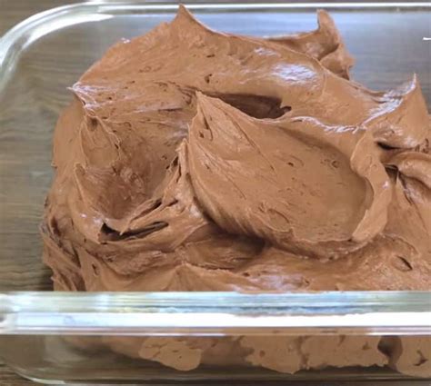 4 Ingredient Homemade Milk Chocolate Ice Cream