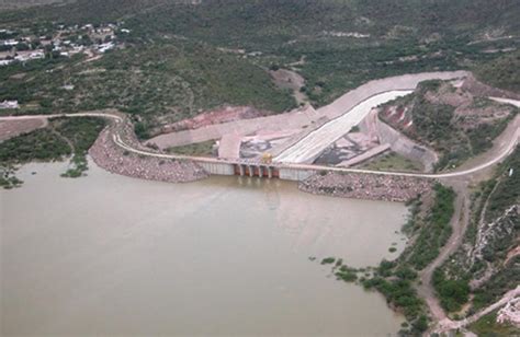 Continúa la presa Lázaro Cárdenas sin recibir aportaciones importantes