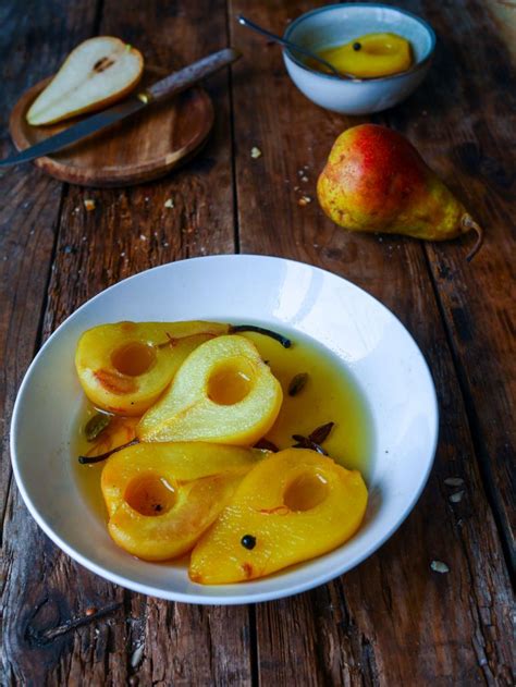 Poires pochées à la cardamome Recette facile