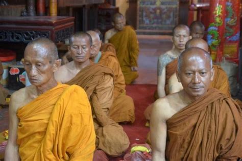 Rombongan Biksu Perjalanan Ritual Thudong Dari Thailand Singgah Di