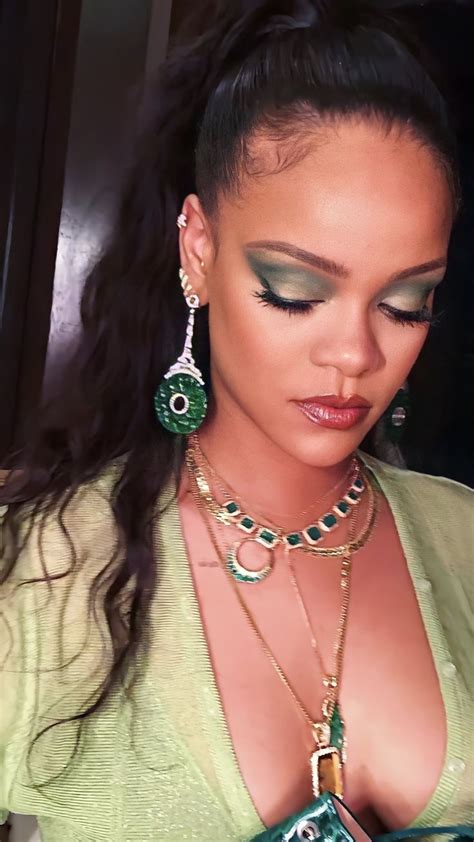 𝘃𝗮𝗹𝗲𝗿𝗶𝗲 on Twitter Rihanna jewelry Rihanna looks Rihanna