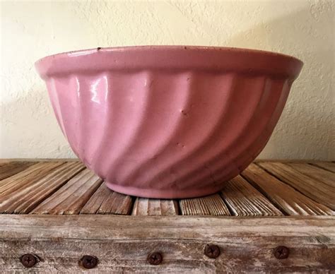 Mid Century Pink Bowl Etsy In 2020 Pink Bowls Bowl Decorative Bowls