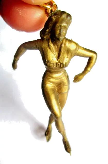 Ancien Porte Cl Veedol Patineuse Pin Up Nice Vintage N Keychain