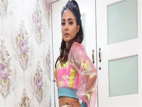 Bigg Boss 14 Grand Premiere Hina Khan Weird Look Will Make You Confuse