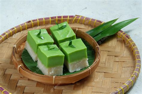 Premium Photo Kue Talam Pandan Kuih Talam Or Kuih Seri Muka