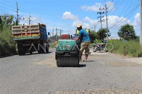 Perbaikan Jalan Berlubang Antara Foto