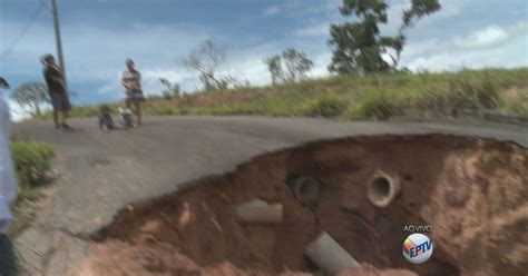 G1 Buraco Mais De 5 Metros Preocupa Moradores Em Caxambu