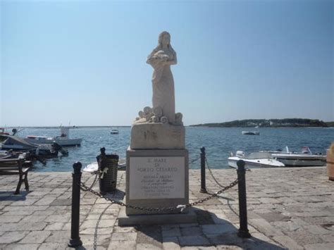 Statua Di Manuela Arcuri Porto Cesareo AGGIORNATO 2021 Tutto