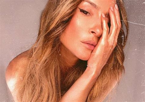 Claudia Leitte Agita Web Ao Surgir Completamente Nua Em Rede Social