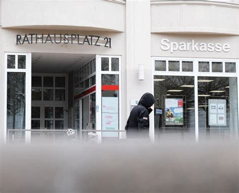 Sprengungen und Online Trend Sparkasse schließt Filiale und Geldautomaten