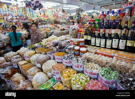 Han market vietnam hi-res stock photography and images - Alamy