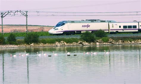 Renfe refuerza con cinco trenes Alvia la conexión Cádiz Madrid en