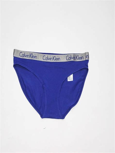 Ripley CALZÓN MUJER CALVIN KLEIN GRIS QD RADIANT BIKINI PANTY TABLE
